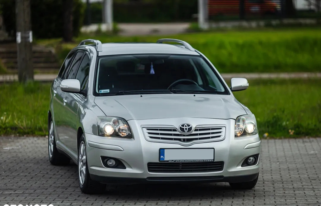 Toyota Avensis cena 18700 przebieg: 152000, rok produkcji 2006 z Gubin małe 379